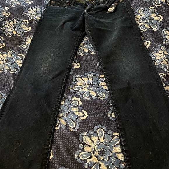 PRICE DROP!! NWT Lucky straight leg jeans. Never worn… too small. Slim fit. - Picture 3 of 4